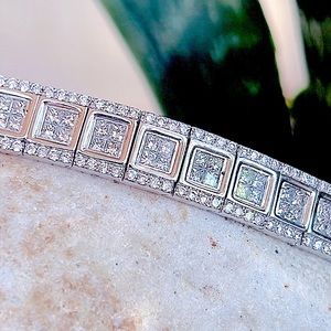 18 karat gold,F, VS and 5.80 diamond bracelet